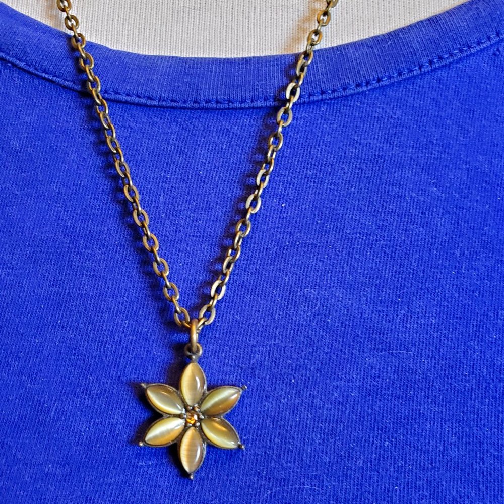 20" Bronze Olive Cat's Eye Flower Pendant Necklace